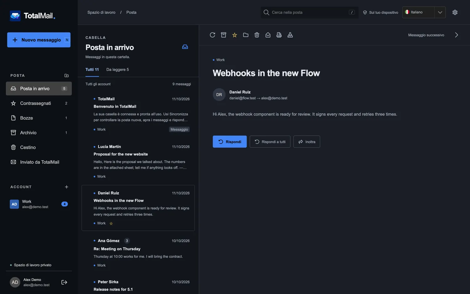 L’app web TotalMail nel tema scuro, con un messaggio aperto e i pulsanti di risposta
